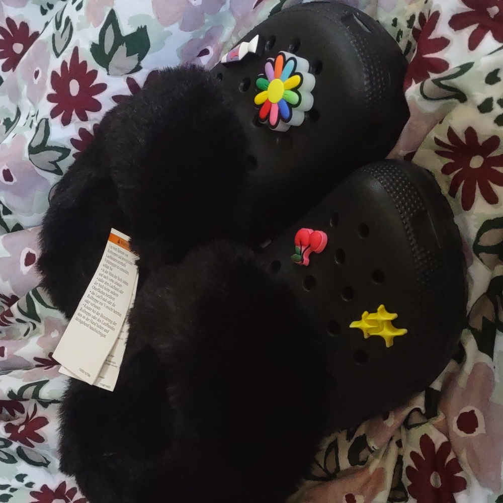 Crocs Classic mammoth charm clog